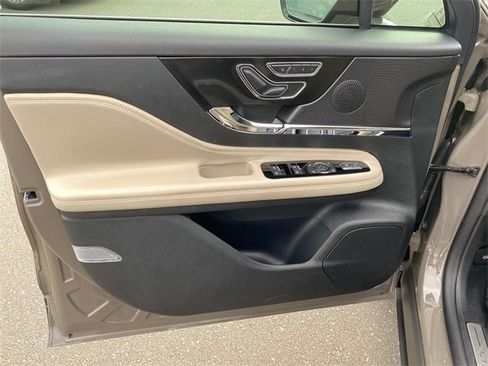 New 2025 Lincoln Corsair Reserve image 10