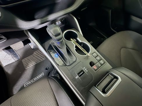 Used 2023 Toyota Highlander L FWD image 22