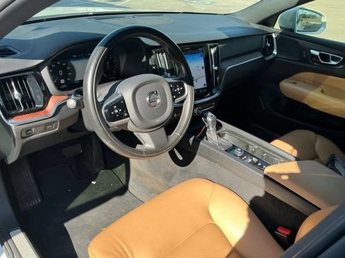 Used 2020 Volvo V60 T5 Momentum FWD image 23