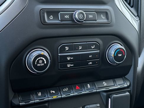 Used 2025 Chevrolet Silverado 2500 Custom w/ Custom Value Package image 18