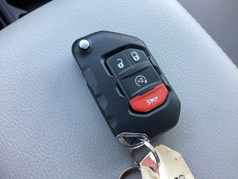 Used 2023 Jeep Gladiator Overland image 36