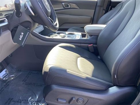 New 2026 Kia Carnival LXS image 10