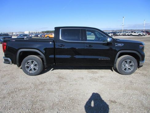 New 2026 GMC Sierra 1500 SLE AWD/4WD image 3