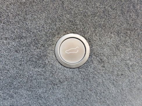 Used 2024 Tesla Model S Base image 9