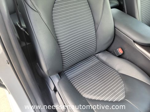 Used 2024 Toyota Camry SE FWD image 10