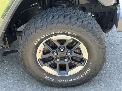 Used 2022 Jeep Wrangler Unlimited Rubicon w/ LED Lighting Group AWD/4WD image 6