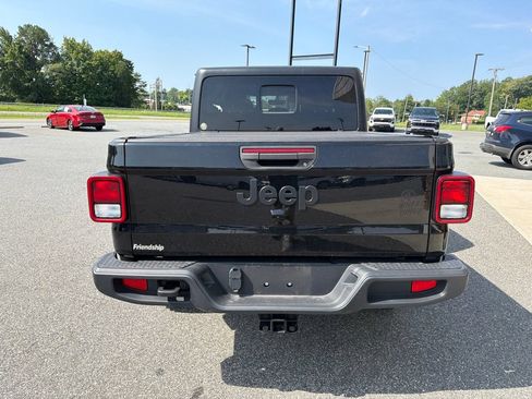 Used 2022 Jeep Gladiator Sport AWD/4WD image 8