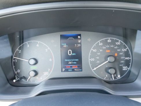 Used 2025 Toyota Corolla LE image 23