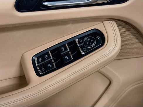 Used 2026 Porsche Macan AWD/4WD image 19