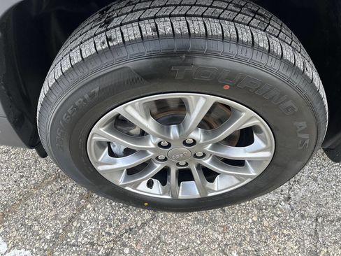 Used 2019 Jeep Cherokee Latitude Plus w/ Cold Weather Group image 9