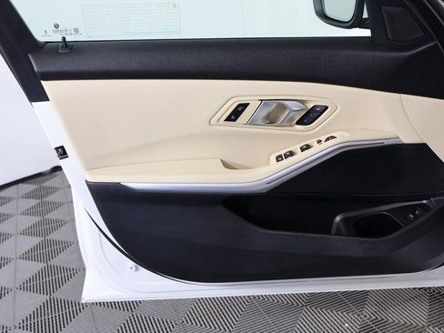 Used 2025 BMW 330i Sedan w/ Premium Package image 12