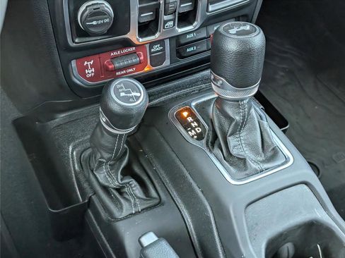 Used 2024 Jeep Wrangler Unlimited Sport AWD/4WD image 25