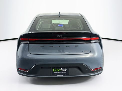 Used 2025 Toyota Prius LE FWD image 7