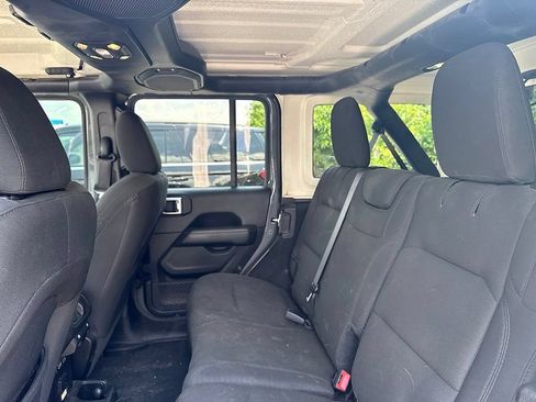 Used 2020 Jeep Wrangler Unlimited Sahara AWD/4WD image 9