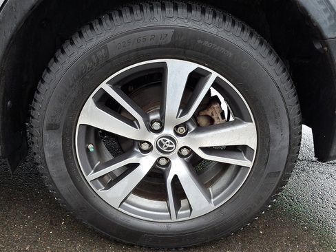 Used 2018 Toyota RAV4 XLE w/ Plus Extra Value Package image 9