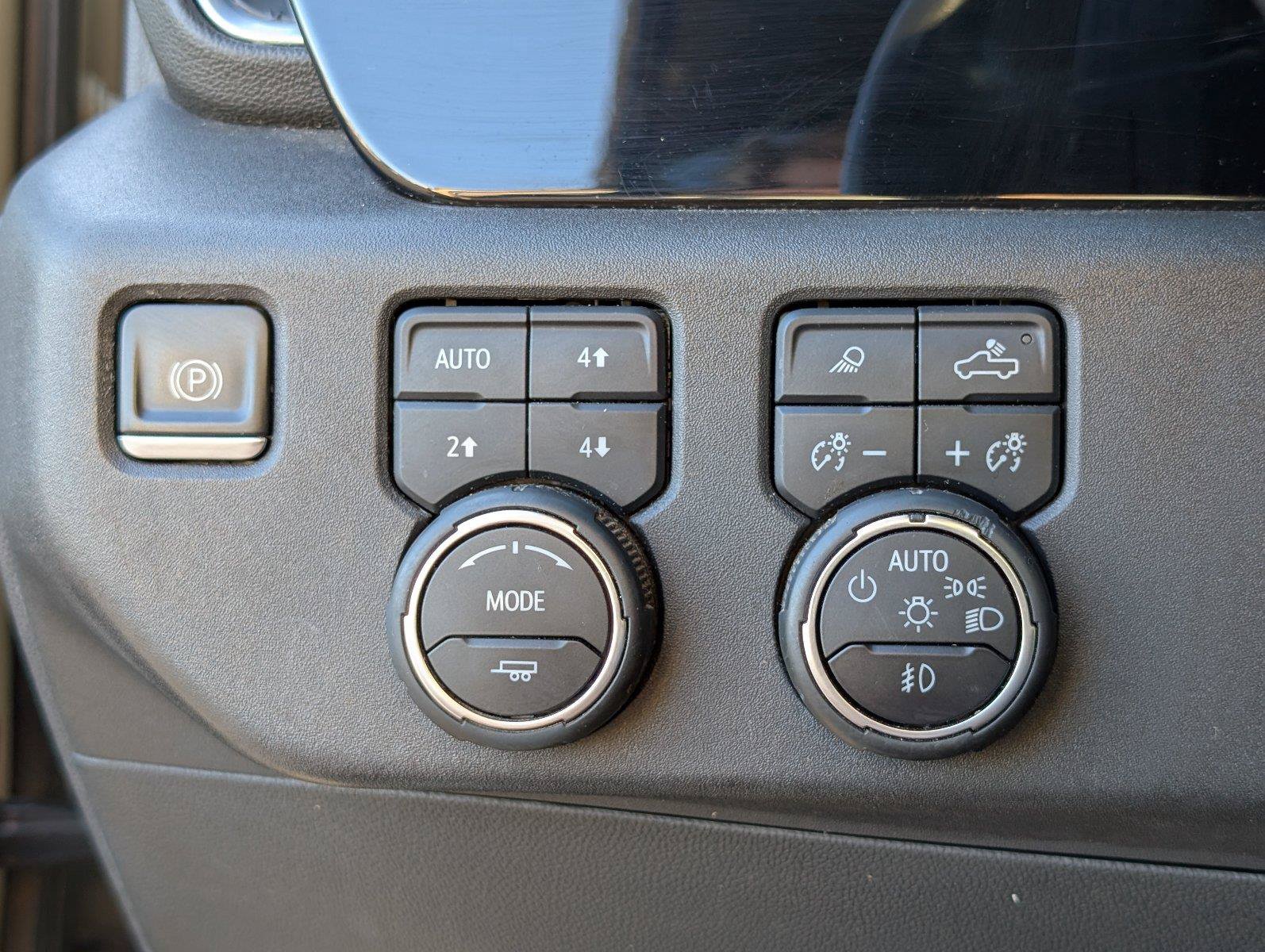 Used 2022 Chevrolet Silverado 1500 LT Trail Boss w/ LT Trail Boss Premium Package AWD/4WD image 30