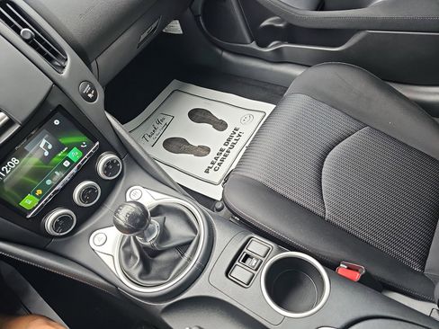Used 2020 Nissan 370Z w/ Sport Package RWD image 23