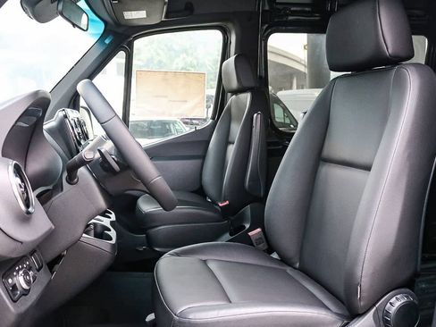 Used 2024 Mercedes-Benz Sprinter 2500 image 17