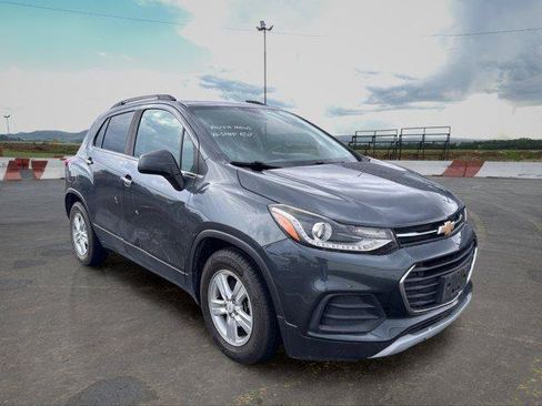 Used 2018 Chevrolet Trax LT w/ LT Convenience Package FWD image 2