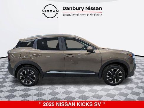 Certified 2025 Nissan Kicks SV w/ SV Premium Package AWD/4WD image 2
