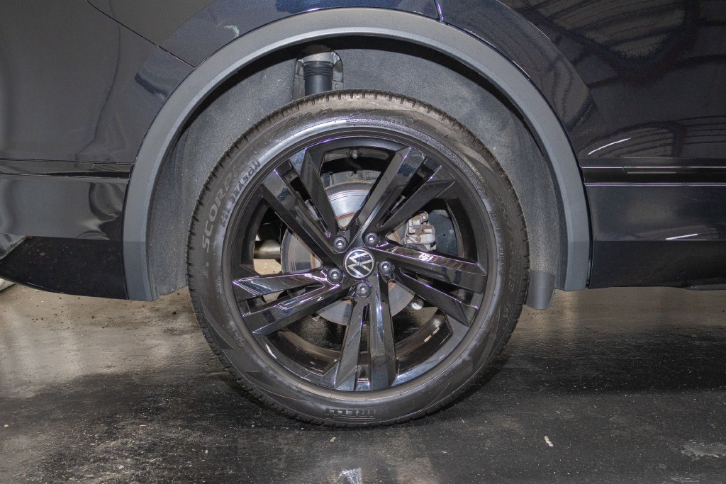 Used 2023 Volkswagen Tiguan SE R-Line AWD/4WD image 7