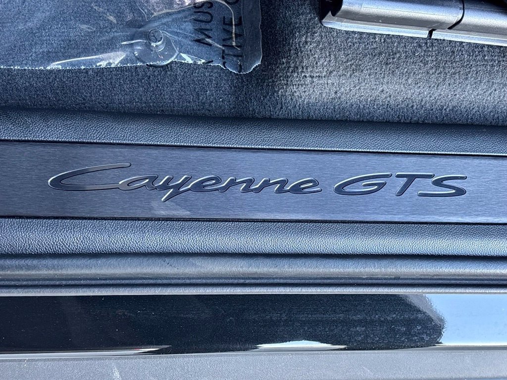 Used 2025 Porsche Cayenne GTS AWD/4WD image 30