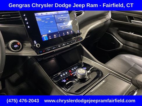 Certified 2024 Jeep Wagoneer Series III AWD/4WD image 14