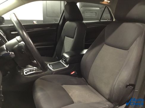 Used 2018 Chrysler 300 Touring w/ Sport Appearance Package image 24