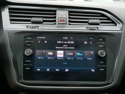 Used 2019 Volkswagen Tiguan SE w/ Panoramic Sunroof Package AWD/4WD image 22