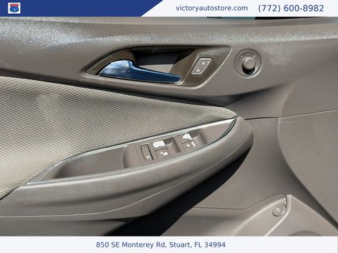 Used 2017 Chevrolet Cruze LT FWD image 10