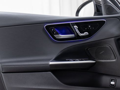 Used 2025 Mercedes-Benz C 300 4MATIC Sedan image 12