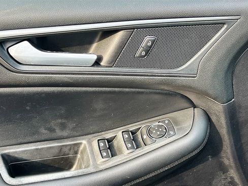 Used 2021 Ford Edge SE image 14