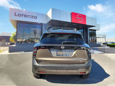 New 2025 Nissan Kicks SR image 5