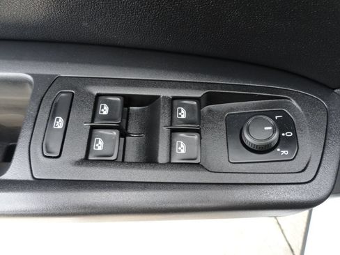 Used 2020 Volkswagen Atlas Cross Sport SE FWD image 22