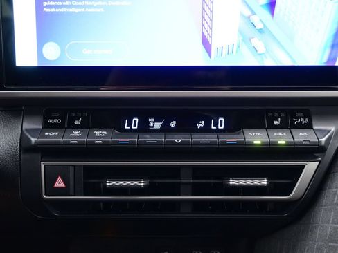 Used 2026 Toyota Camry XLE AWD/4WD image 21