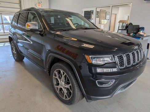 Used 2022 Jeep Grand Cherokee Limited w/ Technology Group AWD/4WD image 7