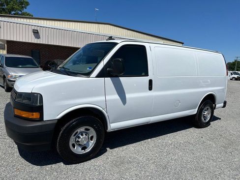Used 2021 Chevrolet Express 2500 RWD image 1
