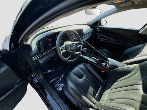 Used 2023 Hyundai Elantra SEL FWD image 9