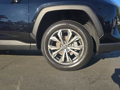 Certified 2022 Toyota RAV4 XLE Premium image 9