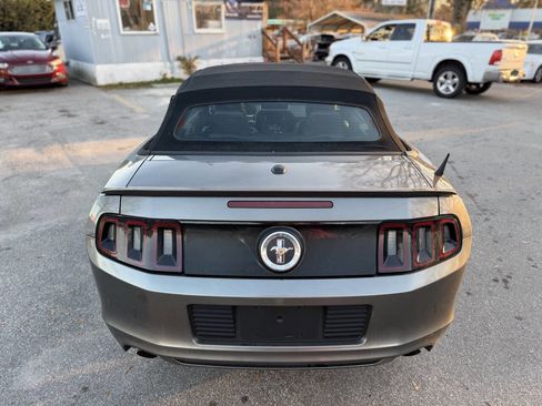 Used 2013 Ford Mustang Premium image 22