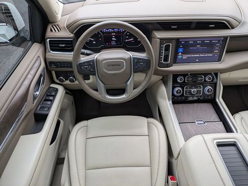 Used 2021 GMC Yukon XL Denali w/ Denali Premium Package RWD image 17