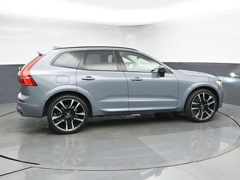 Used 2023 Volvo XC60 B5 Ultimate w/ Climate Package FWD image 9