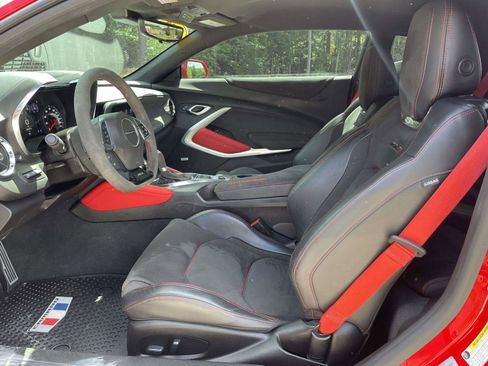 Used 2022 Chevrolet Camaro ZL1 w/ LPO, ZL1 Protection Package RWD image 4