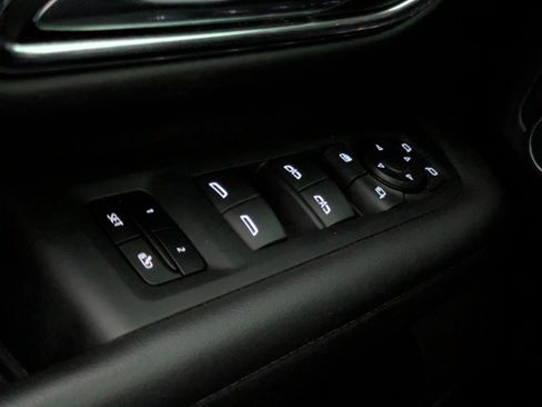 Used 2023 Chevrolet Tahoe Z71 w/ Luxury Package image 17