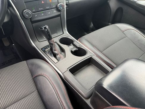 Used 2017 Toyota Camry SE FWD image 18