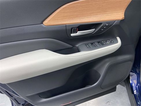 Used 2026 Toyota Grand Highlander Limited image 18