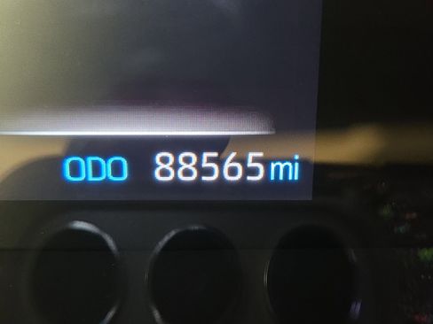 Used 2020 Toyota Highlander LE FWD image 20