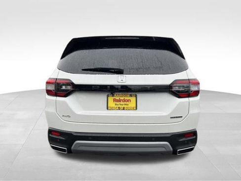 New 2025 Honda Pilot Touring image 6