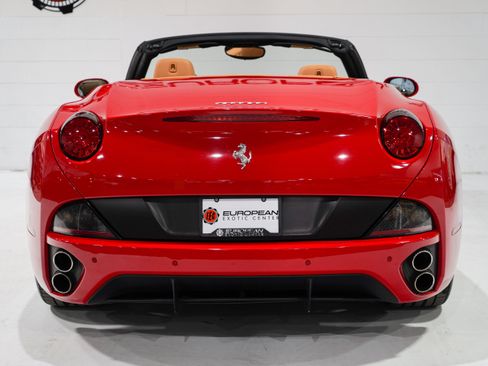 Used 2009 Ferrari California RWD image 3