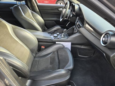 Used 2019 Alfa Romeo Giulia Quadrifoglio image 15